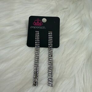 🩷5/$10🩷 Paparazzi Silver Clear Multi-Row Rhinestone Dangle Earrings